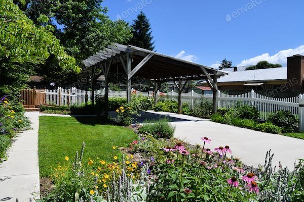 Abri de voiture en bois : carport ou garage, lequel choisir ?