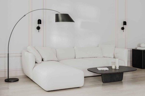 Comment installer un canapé d'angle dans un petit salon pour maximiser l'espace ?