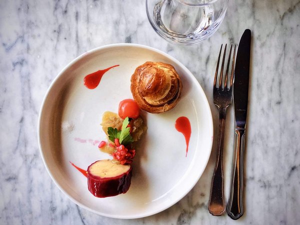 Comment concevoir une cuisine extérieure fonctionnelle sur une terrasse de toit ?