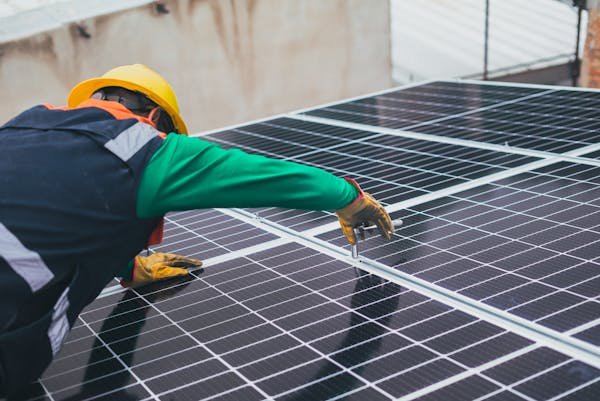 Quel panneau photovoltaïque choisir : guide pratique et conseils